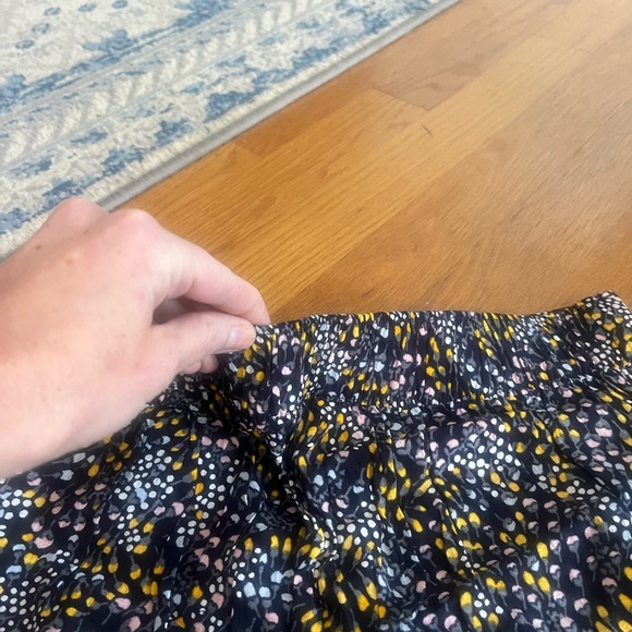 LOFT Floral Shorts - Picture 5 of 5